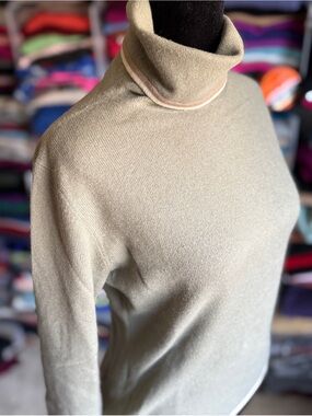 Classic Turtleneck Cashmere Sweater in Light Sage